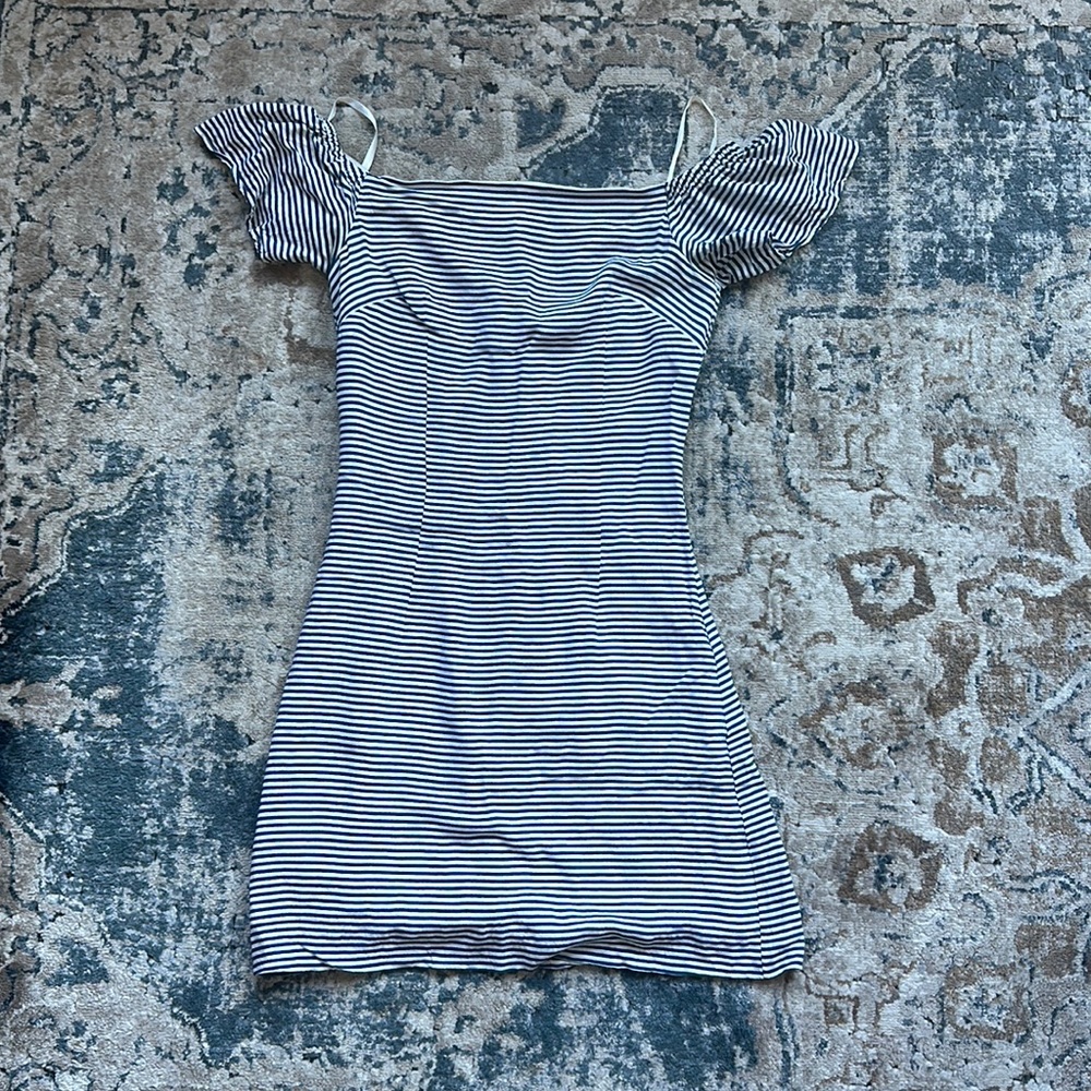 Cute form fitting Bebe dress Size 0